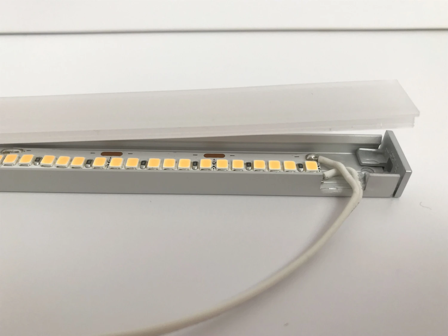 Hera 61001427403 LED-Top-Stick FMK 1200mm, 21,8W/neutralweiß 4 Hera 61001427403 LED-Top-Stick FMK 1200mm, 21,8W/neutralweiß – Bild 4