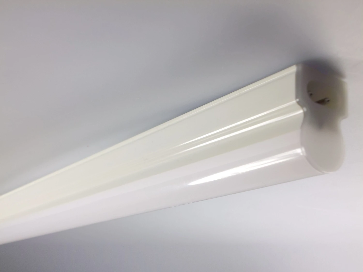 Ledvance LN Comp. High Out. LED-Lichtleiste 15W, 4000K, 900mm 1 Ledvance LN Comp. High Out. LED-Lichtleiste 15W, 4000K, 900mm