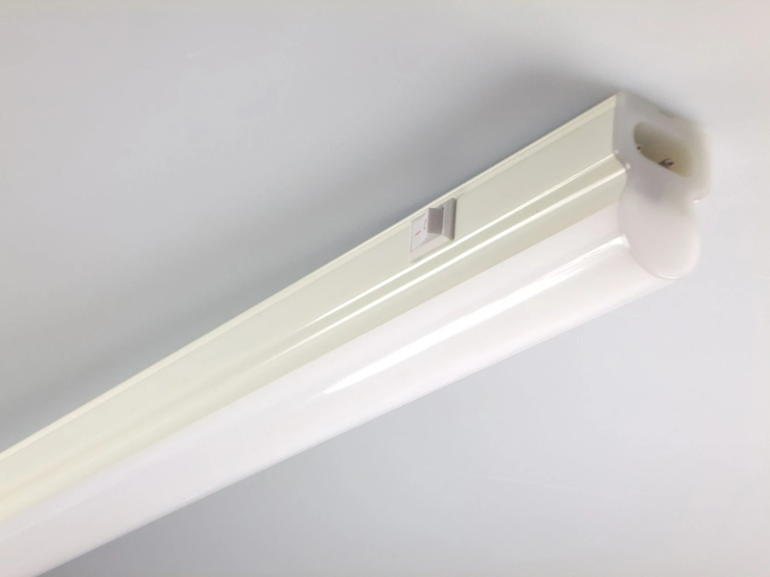 Ledvance Lin. Comp.Switch LED-Lichtleiste 14W, 3000K, Mit Schalter, 1200mm 1 Ledvance Lin. Comp.Switch LED-Lichtleiste 14W, 3000K, Mit Schalter, 1200mm