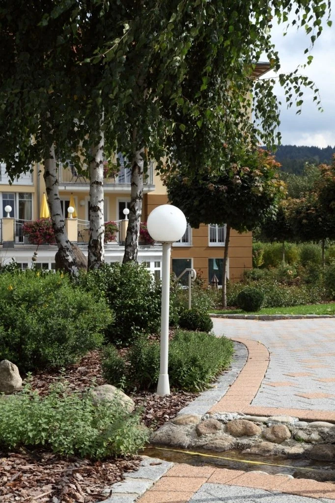 Albert 682053 Wegeleuchte, Höhe 1,25m, Weiß, Kugel Kristallglas 3 Albert 682053 Wegeleuchte, Höhe 1,25m, Weiß, Kugel Kristallglas – Bild 3