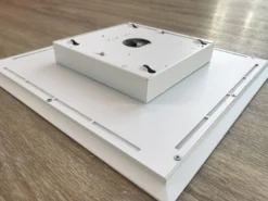 Perform.i.L. 8713661503410 LED-Anbauleuchte SL713AB Cover 615, 46W, Weiß 7 Perform.i.L. 8713661503410 LED-Anbauleuchte SL713AB Cover 615, 46W, Weiß -Beleuchtungs Discounter bcef9731efa6afc7d55d4274799dbb5791372634 1 scaled