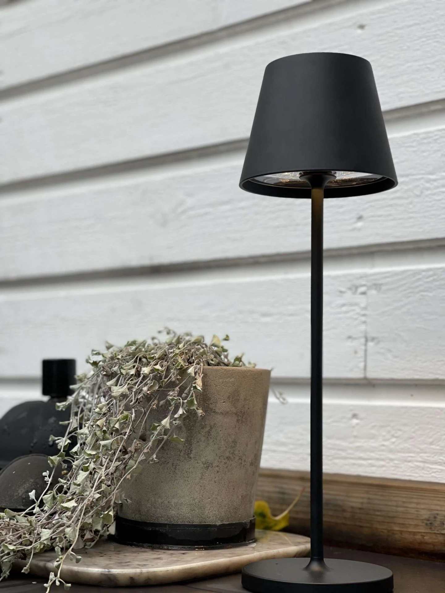 ALED 5702062810201 Calida Mini Schwarz, Induktionsladung, Dimmbar, 2,2W, 190lm, CRI97, IP54 5 ALED 5702062810201 Calida Mini Schwarz, Induktionsladung, Dimmbar, 2,2W, 190lm, CRI97, IP54 – Bild 5